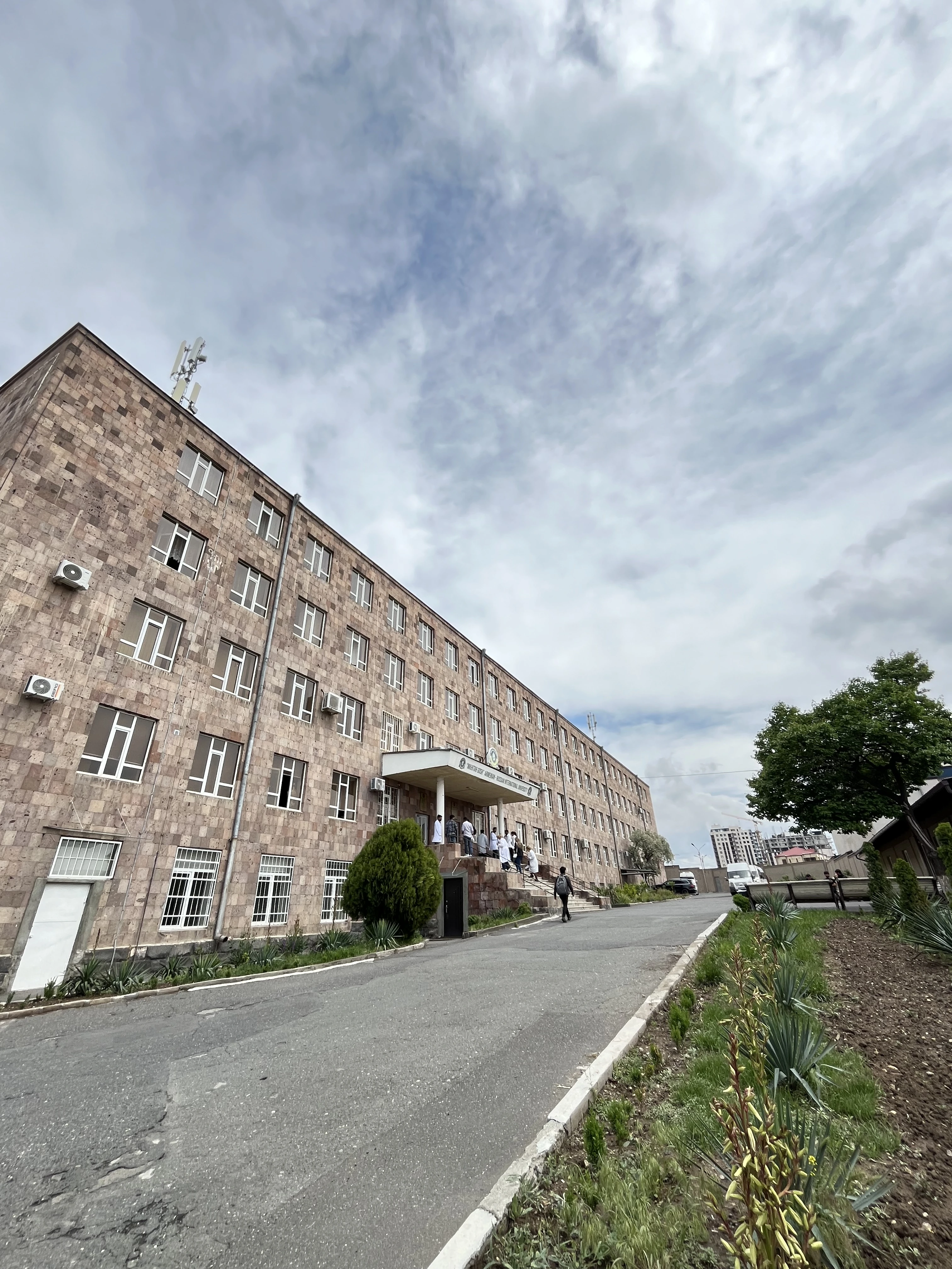 Համալսարանի գլխավոր պատկեր